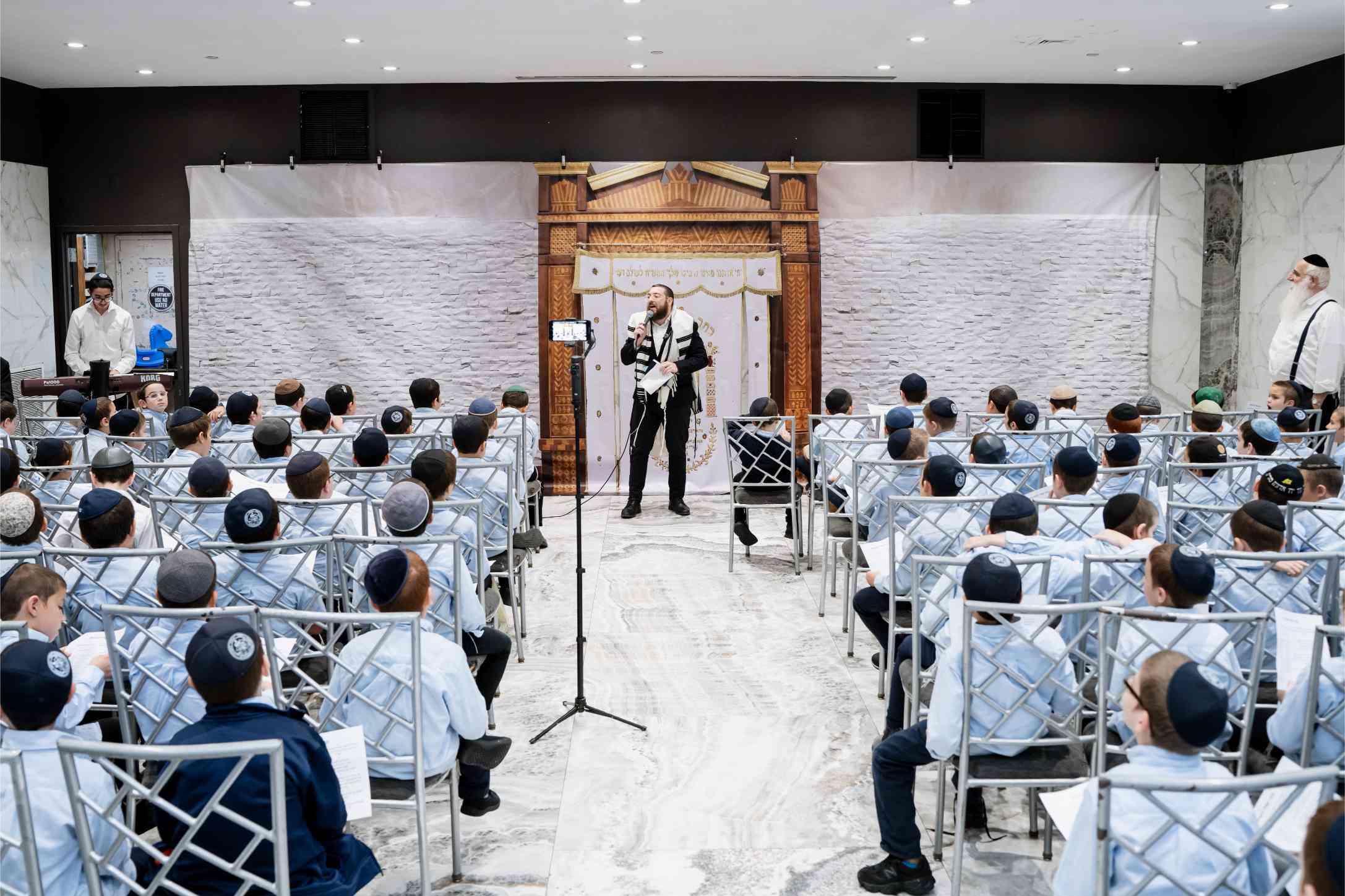 Seder Nigunim at Tomchei Temimim Prepares Talmidim for Yom Kippur