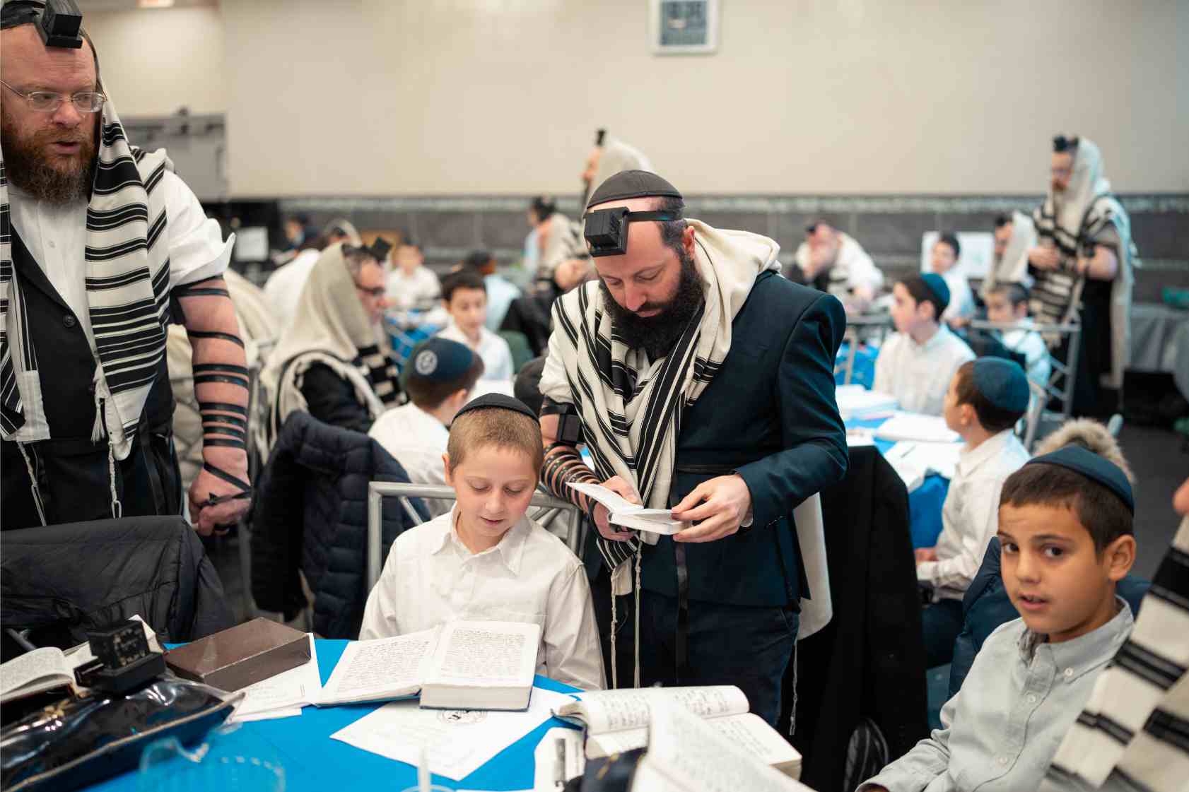 Fathers and Grandfathers Join Talmidim for Yud Kislev Farbrangen in Lubavitcher Yeshiva.