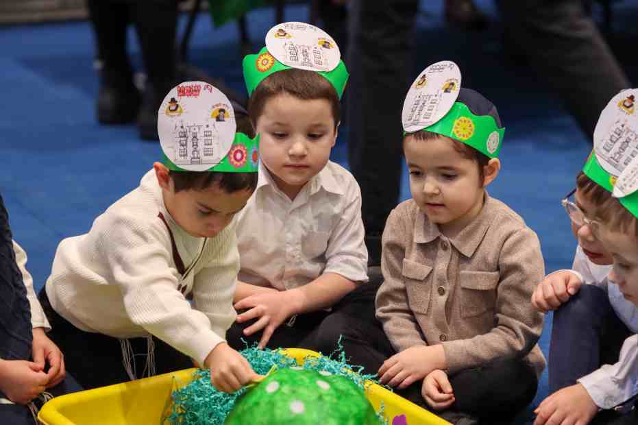 Lubavitcher Yeshiva Celebrates Yud Shvat